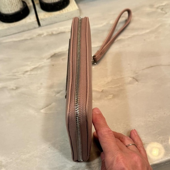 Steve Madden Elegant Tan Women's Clutch wallet 8x4in no callouts - Picture 11 of 14